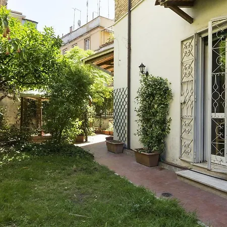Apartment Lemon Tree Sistine Chapel